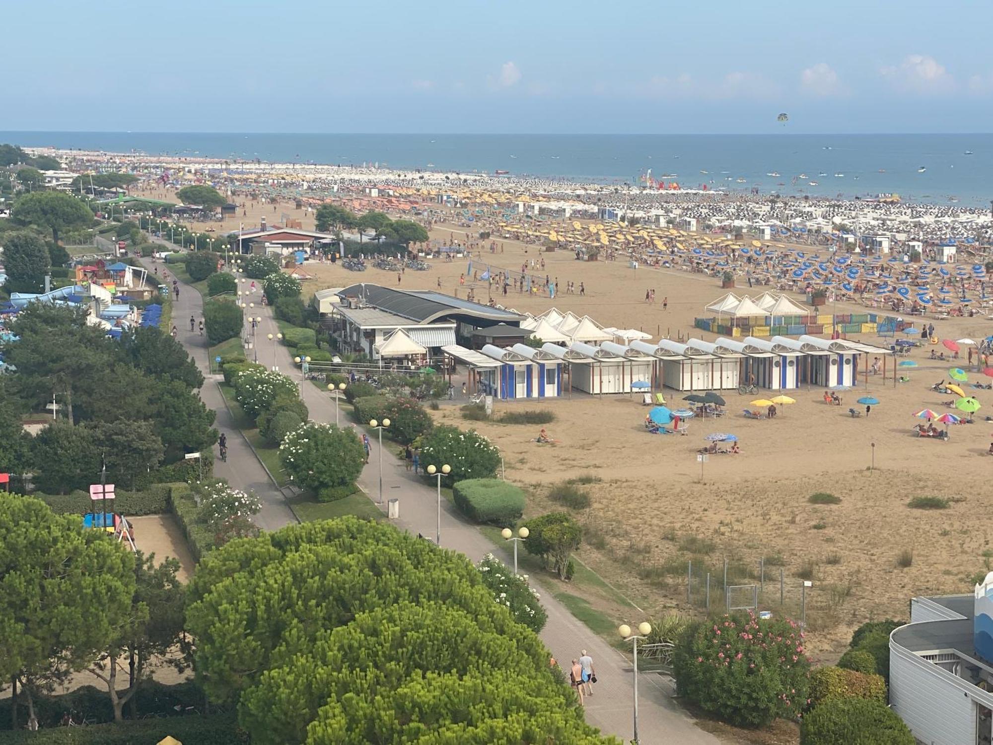 Nuovo Condominio Con Piscina E Garage Bibione Bagian luar foto