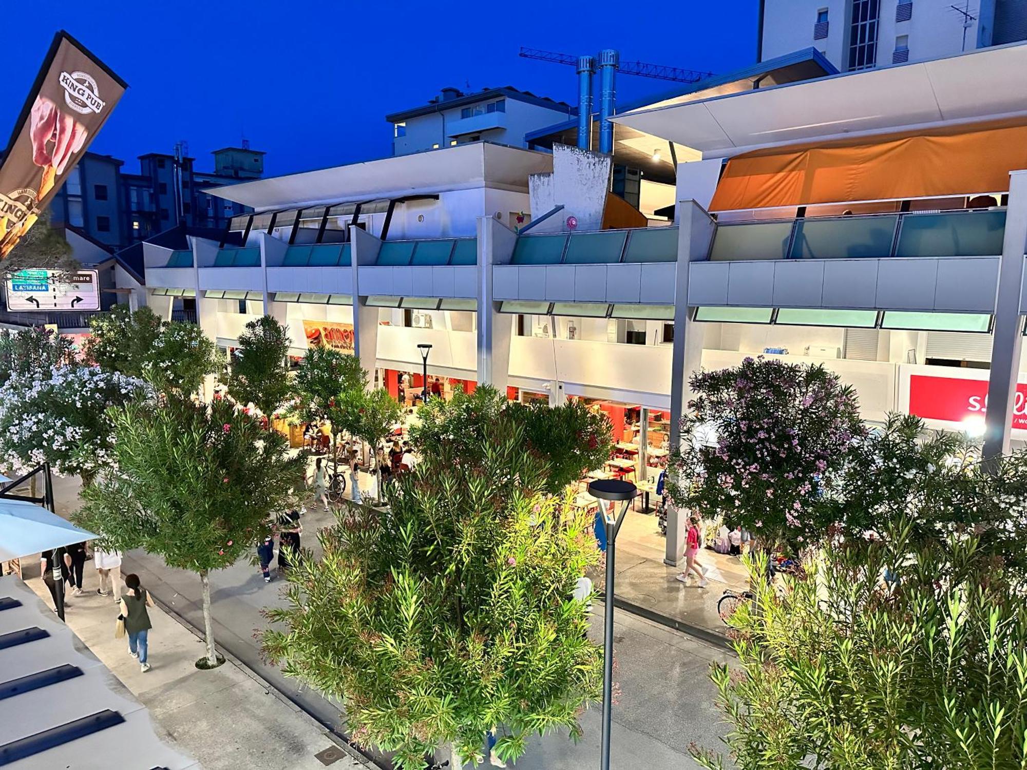 Nuovo Condominio Con Piscina E Garage Bibione Bagian luar foto
